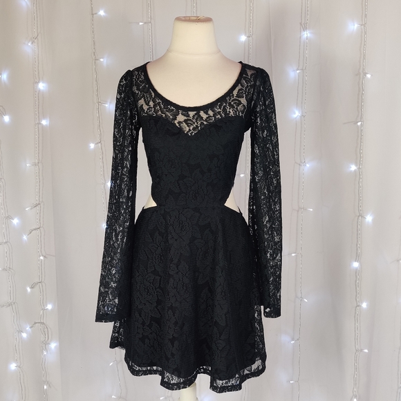 Robe Noire Material Girl Avec Découpes Dentelle - Taille Extra Large (XL) Juniors - Neuf Avec étiquettes